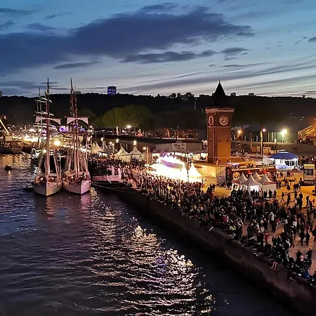 Rochefoucauld Apartment *